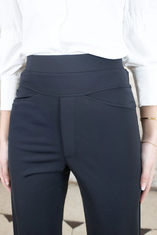 No2mor0 Gaia Travel Trouser – 28” Leg
Black