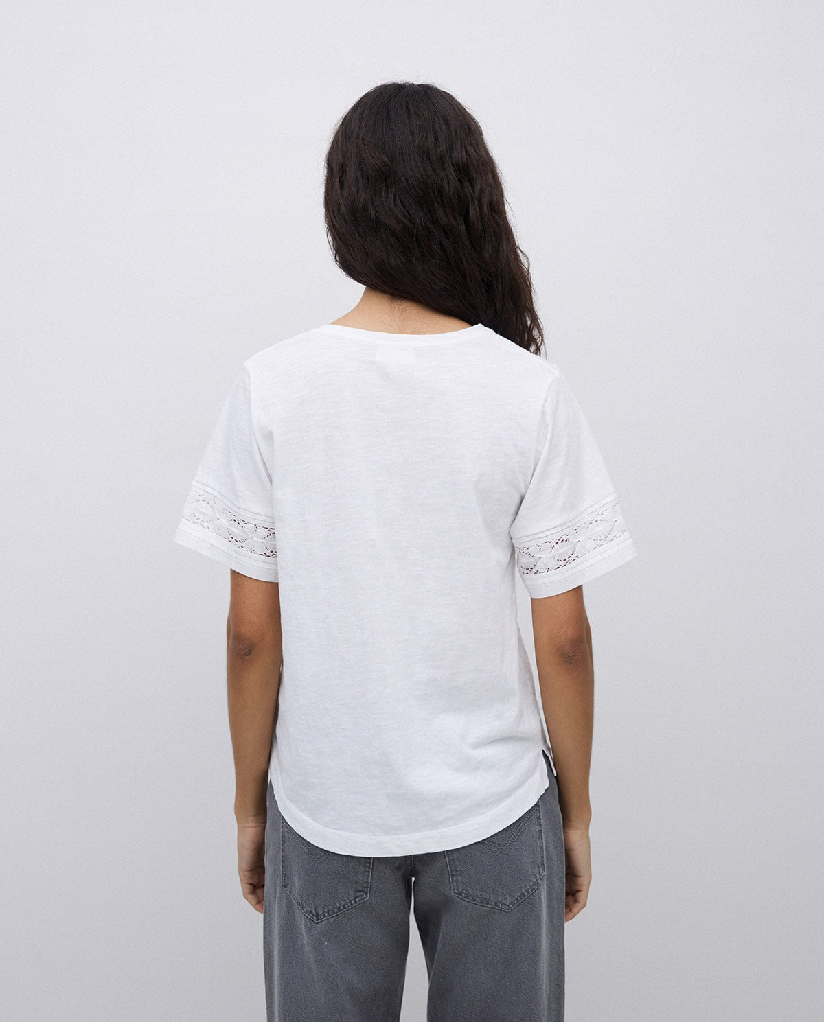 Yerse WHITE LACE-EDGED T-SHIRT