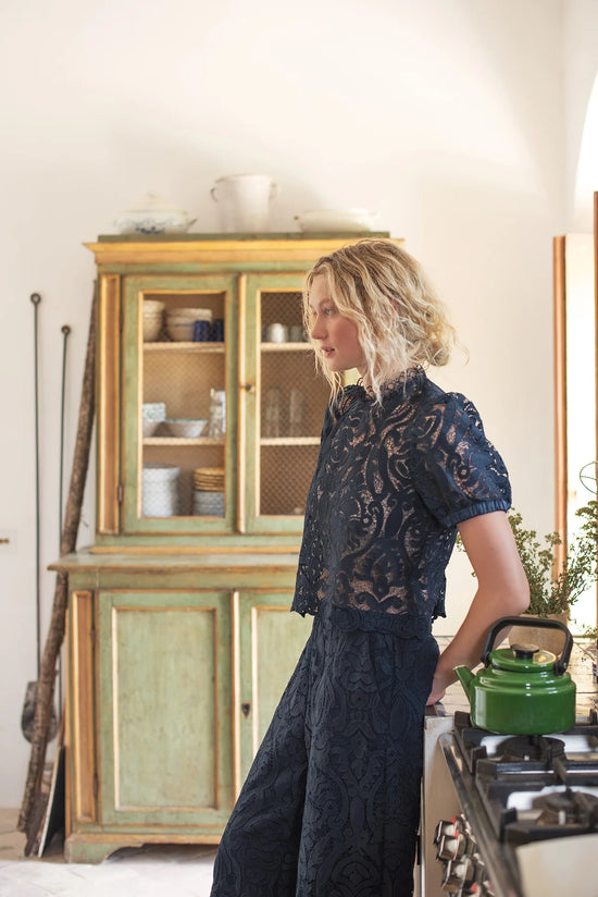 Load image into Gallery viewer, Summum Woman TOP IN LACE FABRIC
