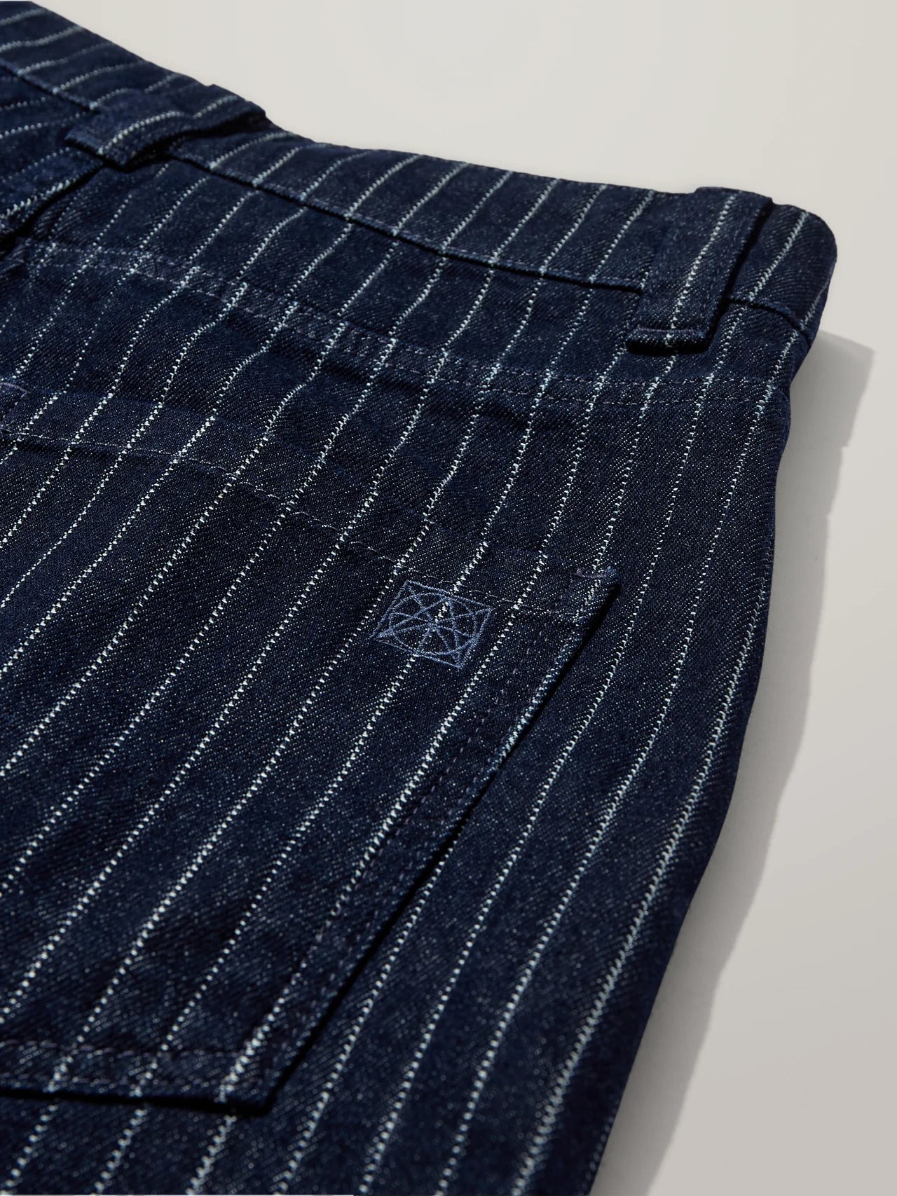 Heyanno MMHFan Stripe Shorts
Wide fit