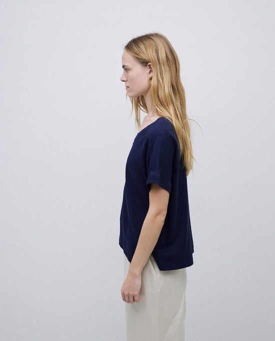 Load image into Gallery viewer, Yerse DARK BLUE TWO-MATERIAL V-NECK T-SHIRT
