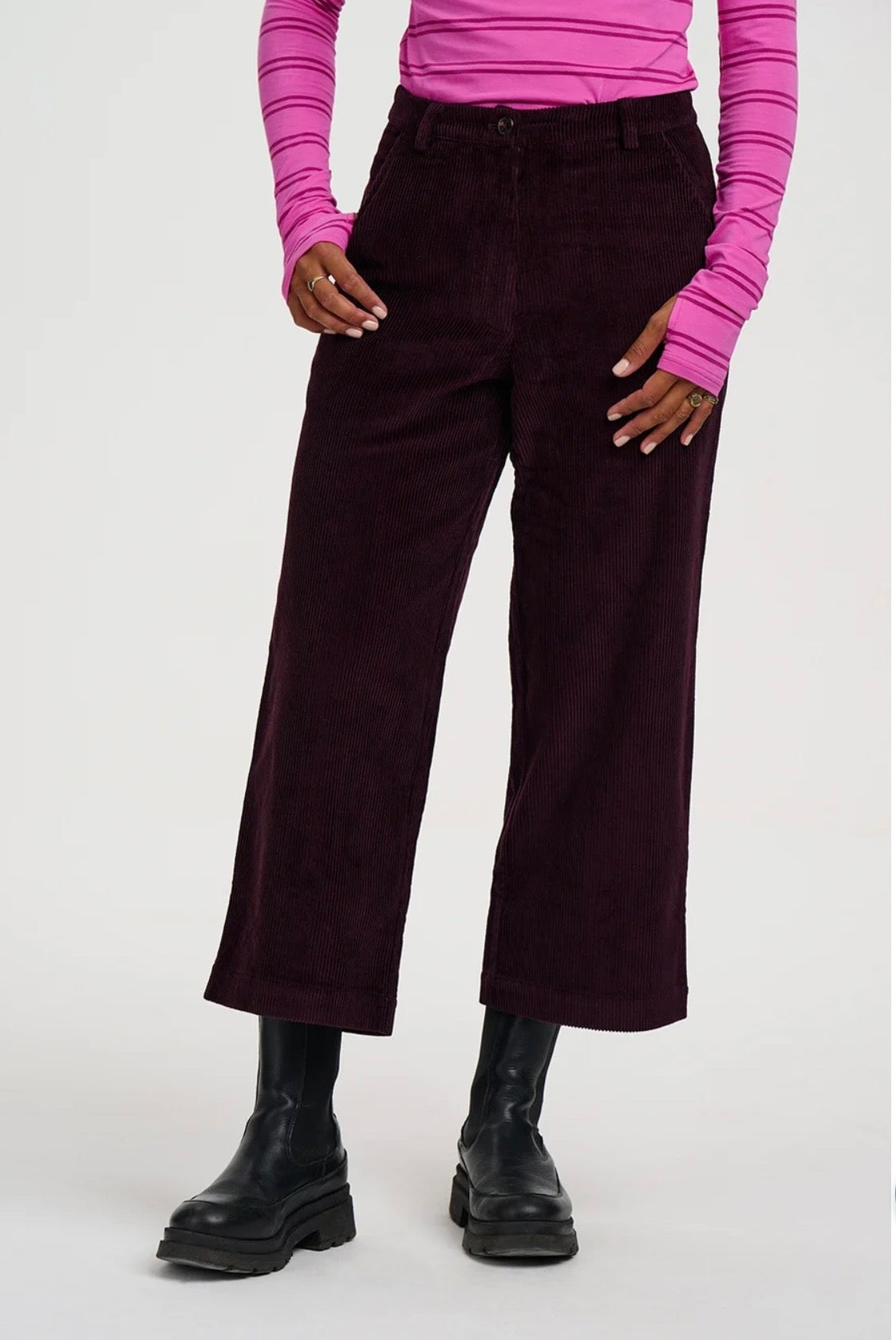 Sugarhill Brighton Lindley Cord Cropped Trousers
Dark Plum