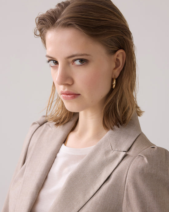 Load image into Gallery viewer, Summum Woman TAILORED BLAZER IN A LINEN BLEND
