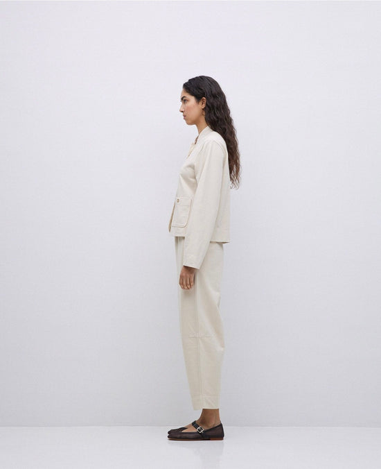 Load image into Gallery viewer, Yerse BEIGE MAO-NECK SHORT JACKET
