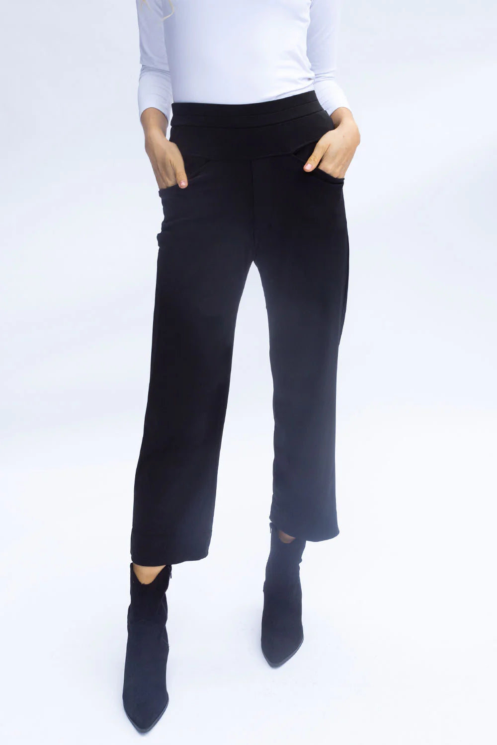 No2mor0 Gaia Travel Trouser – 28” Leg
Black