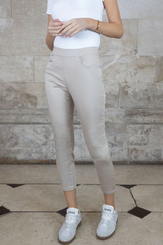Load image into Gallery viewer, No2mor0 KIT ELASTICATED WAIST TENCEL TROUSER - 25&amp;quot; LEG
TAUPE
