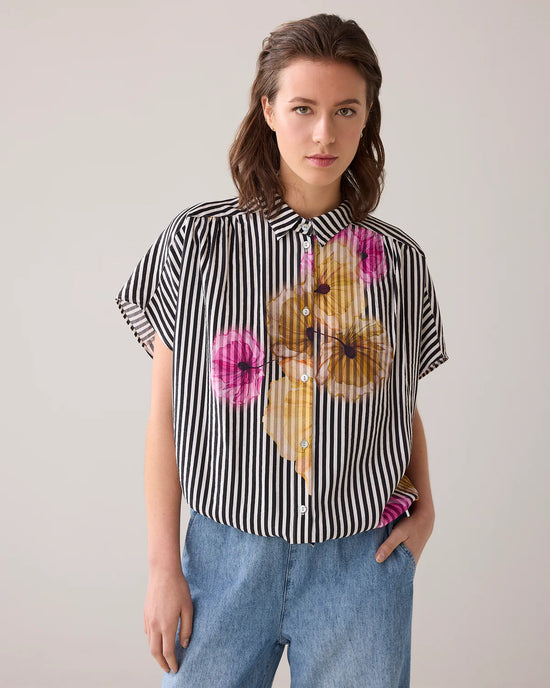 Load image into Gallery viewer, Summum Woman BOXY BLOUSE WITH FLOWER PATTERN
