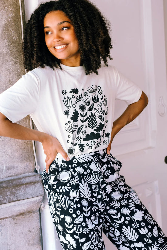 Load image into Gallery viewer, Sugarhill Brighton Kinsley Relaxed T-Shirt - Off-White/Black, Folk Floral
