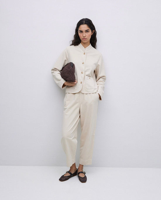 Load image into Gallery viewer, Yerse BEIGE MAO-NECK SHORT JACKET
