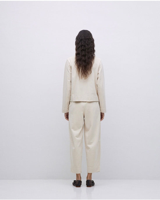 Load image into Gallery viewer, Yerse BEIGE MAO-NECK SHORT JACKET
