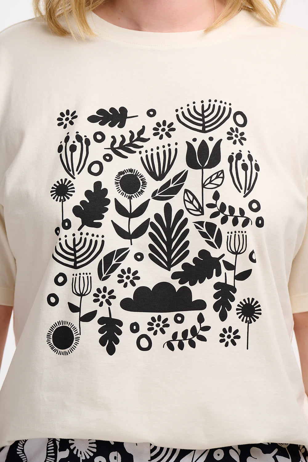 Sugarhill Brighton Kinsley Relaxed T-Shirt - Off-White/Black, Folk Floral