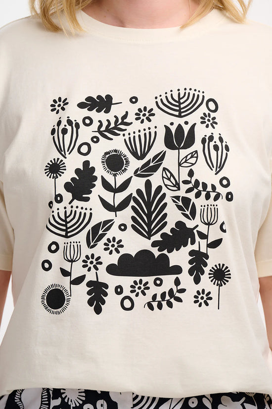 Load image into Gallery viewer, Sugarhill Brighton Kinsley Relaxed T-Shirt - Off-White/Black, Folk Floral
