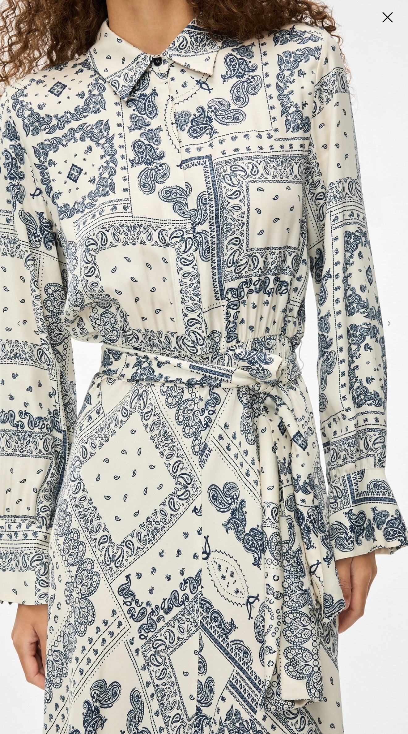 I Blue FIGURE-SKIMMING DRESS
Ivory