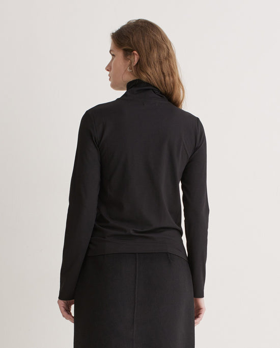 Yerse BLACK PERKINS-NECK T-SHIRT