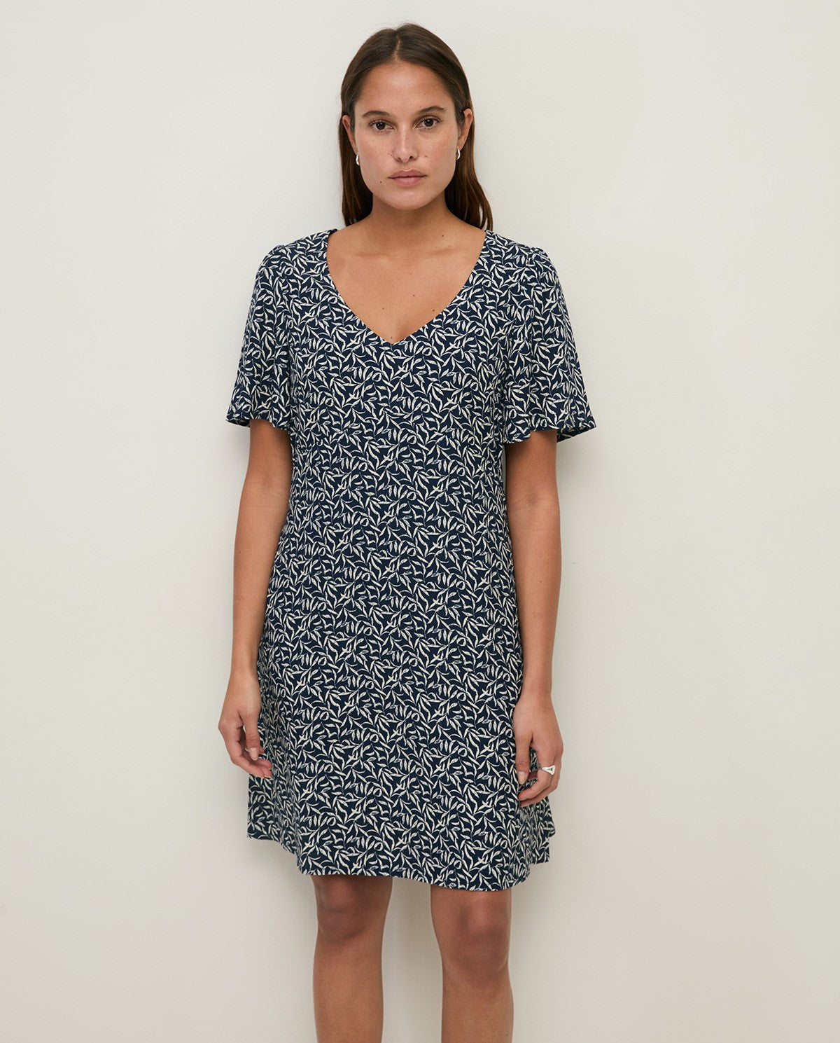 Yerse FLOWY MIDI DRESS WITH GEOMETRIC PRINT