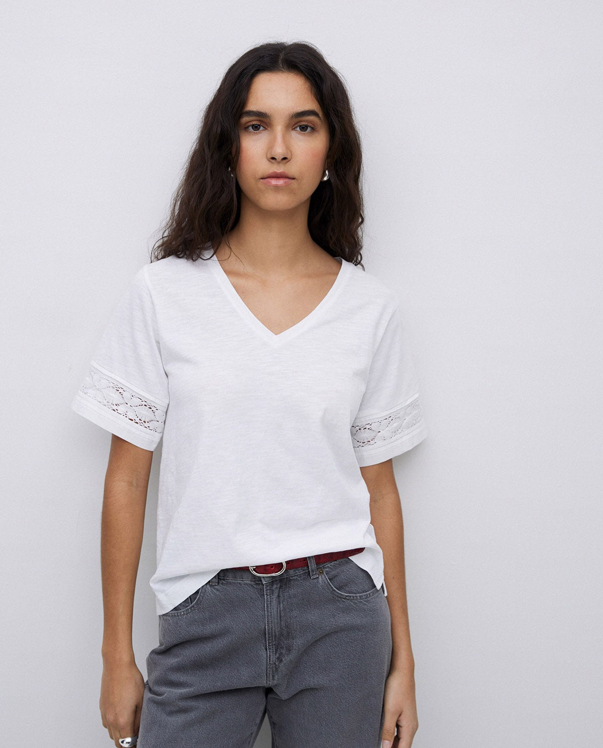 Yerse WHITE LACE-EDGED T-SHIRT