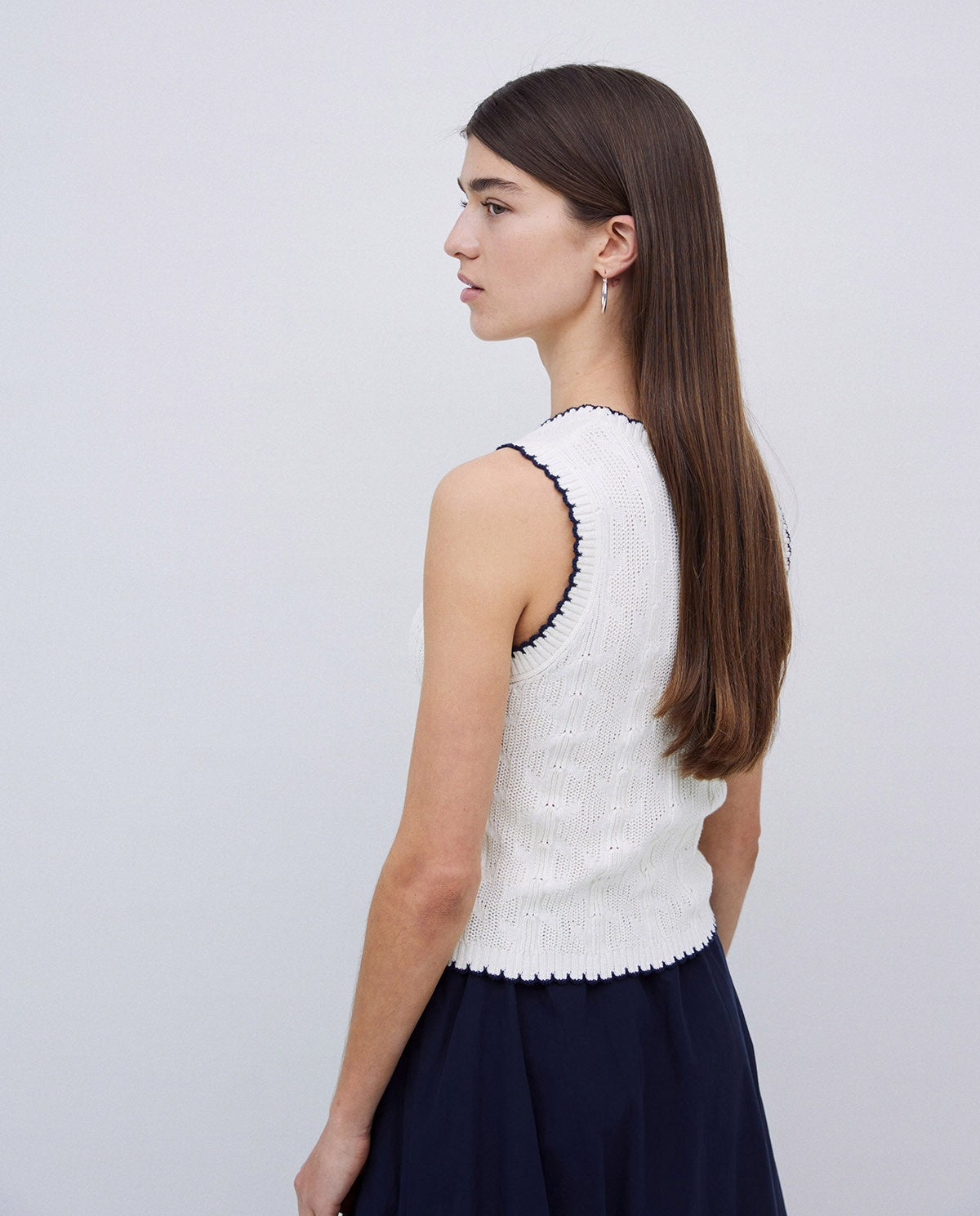 Yerse OFF-WHITE TOP WITH CONTRASTING DETAILS