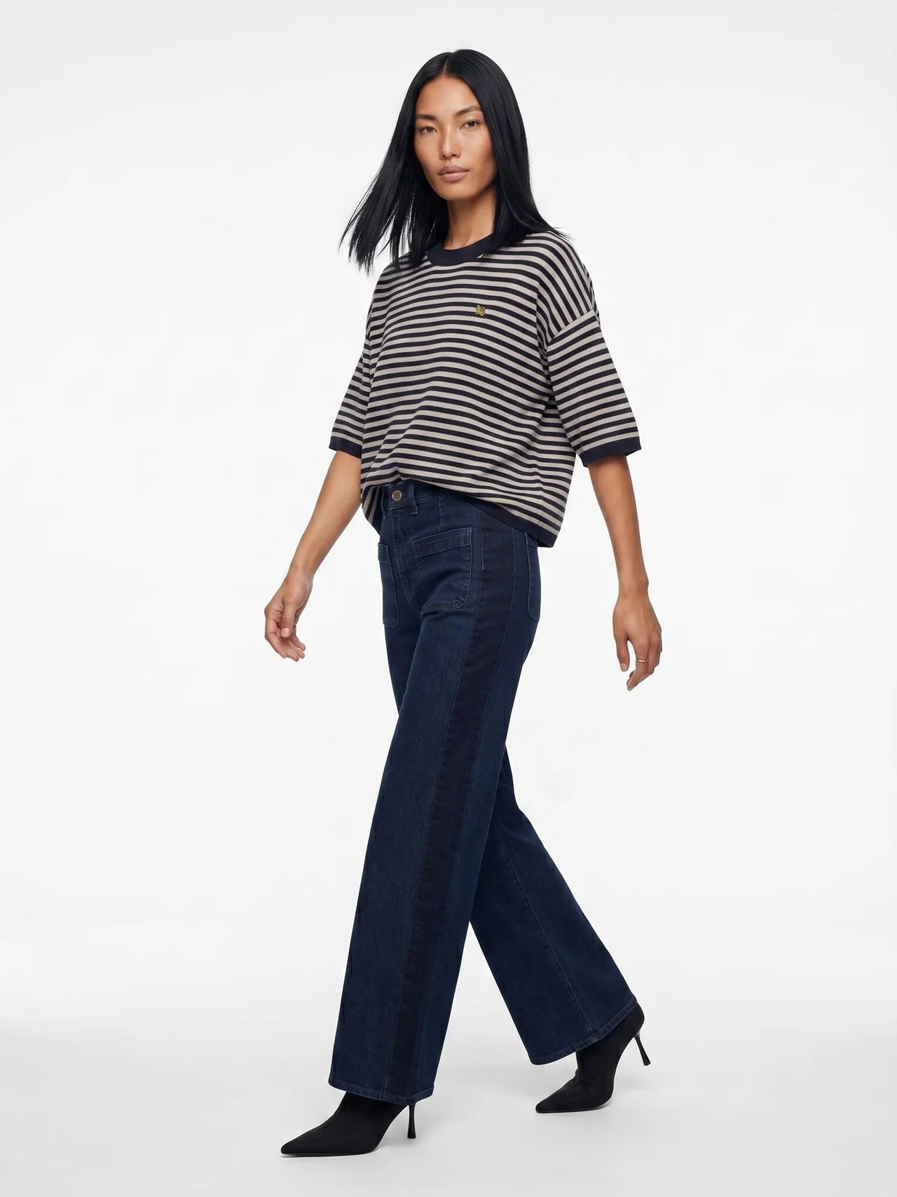 Heyanno MMHPoetic Stripe Knit
Relaxed fit Baritone Blue