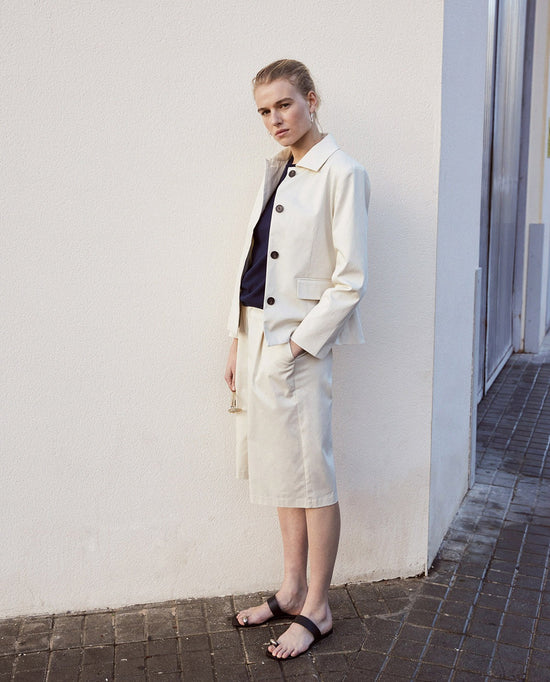 Load image into Gallery viewer, Yerse Short Natural RAINCOAT BERMUDA SHORTS
