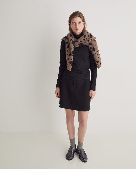 Yerse BLACK PERKINS-NECK T-SHIRT