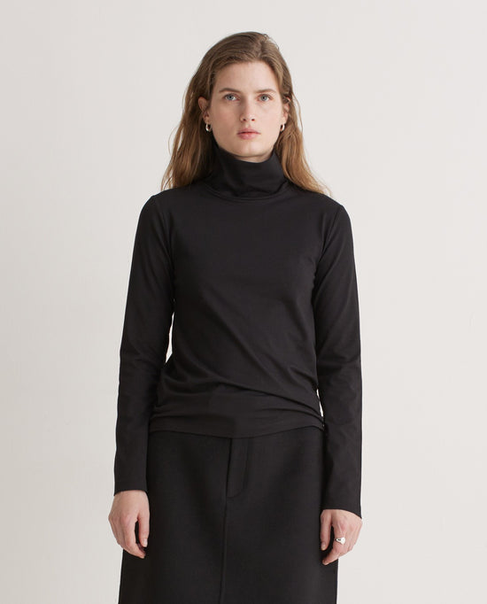 Yerse BLACK PERKINS-NECK T-SHIRT