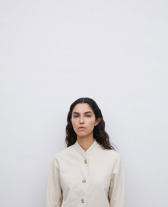 Load image into Gallery viewer, Yerse BEIGE MAO-NECK SHORT JACKET
