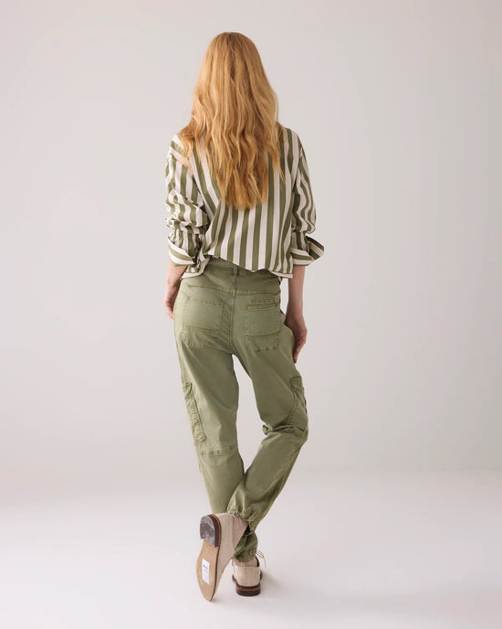 Load image into Gallery viewer, Summum Woman TROUSERS IN A WASHED LOOK Beige
