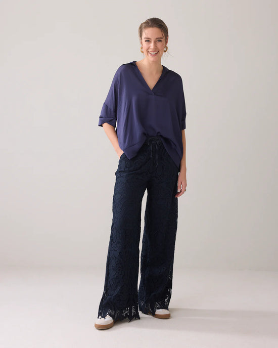 Load image into Gallery viewer, Summum Woman LACE LINED TROUSERS

