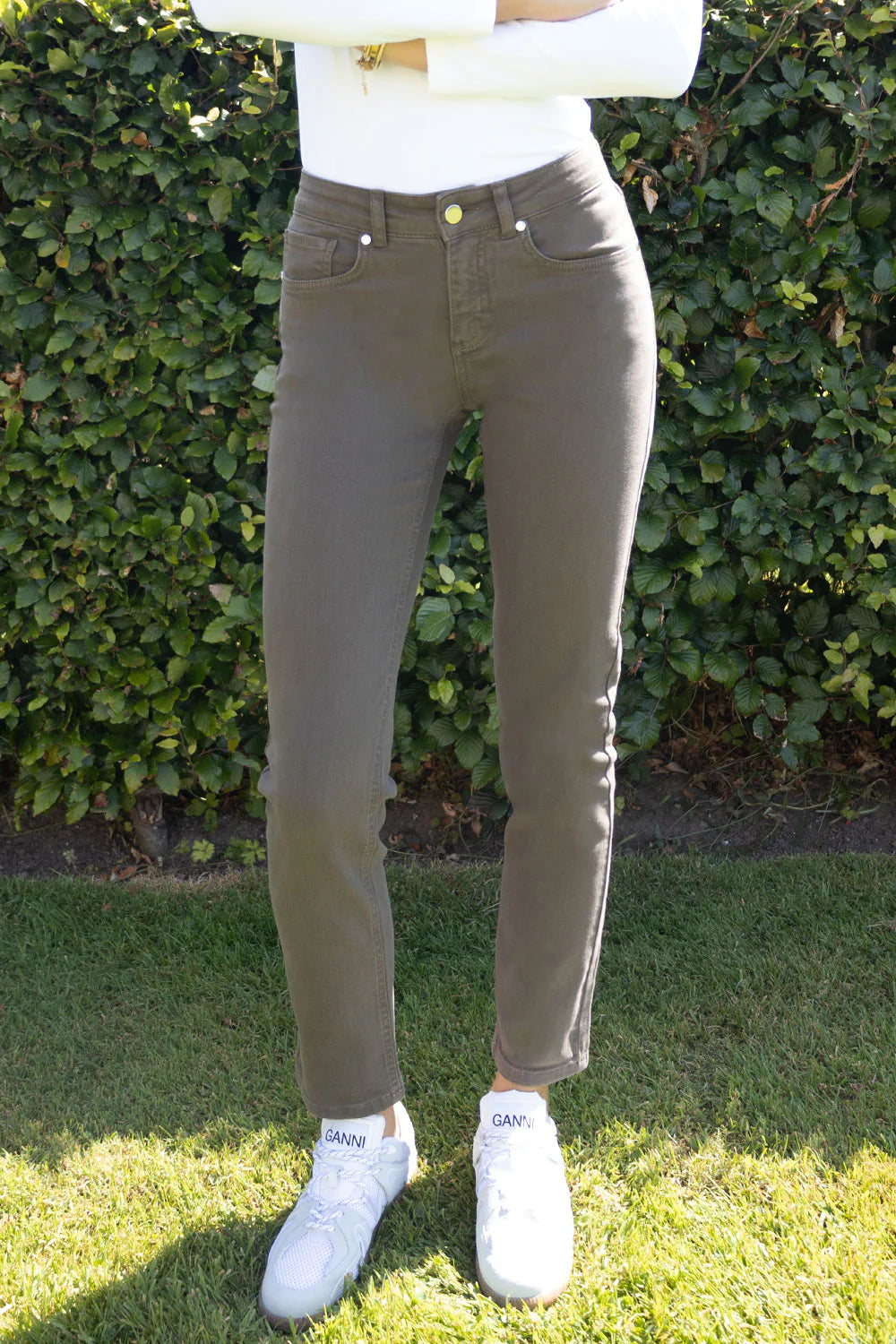 No2mor0 Sophie Jean - 30" Leg
Khaki Wash