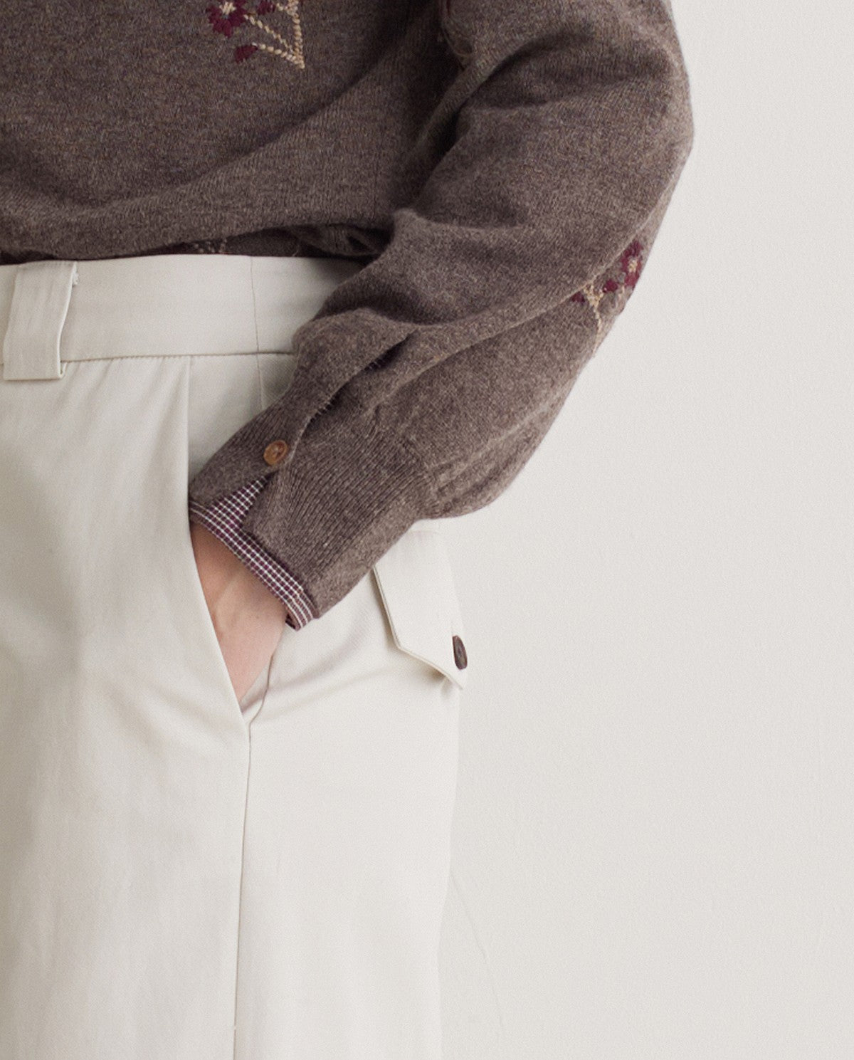 Yerse WOOL-BLEND SWEATER WITH EMBROIDERED FLOWERS