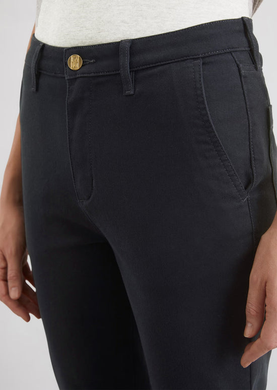 Load image into Gallery viewer, Marc O Polo PANTS MODEL IVA BOYFRIEND CROPPED MADE FROM A SOFT ORGANIC COTTON BLEND
