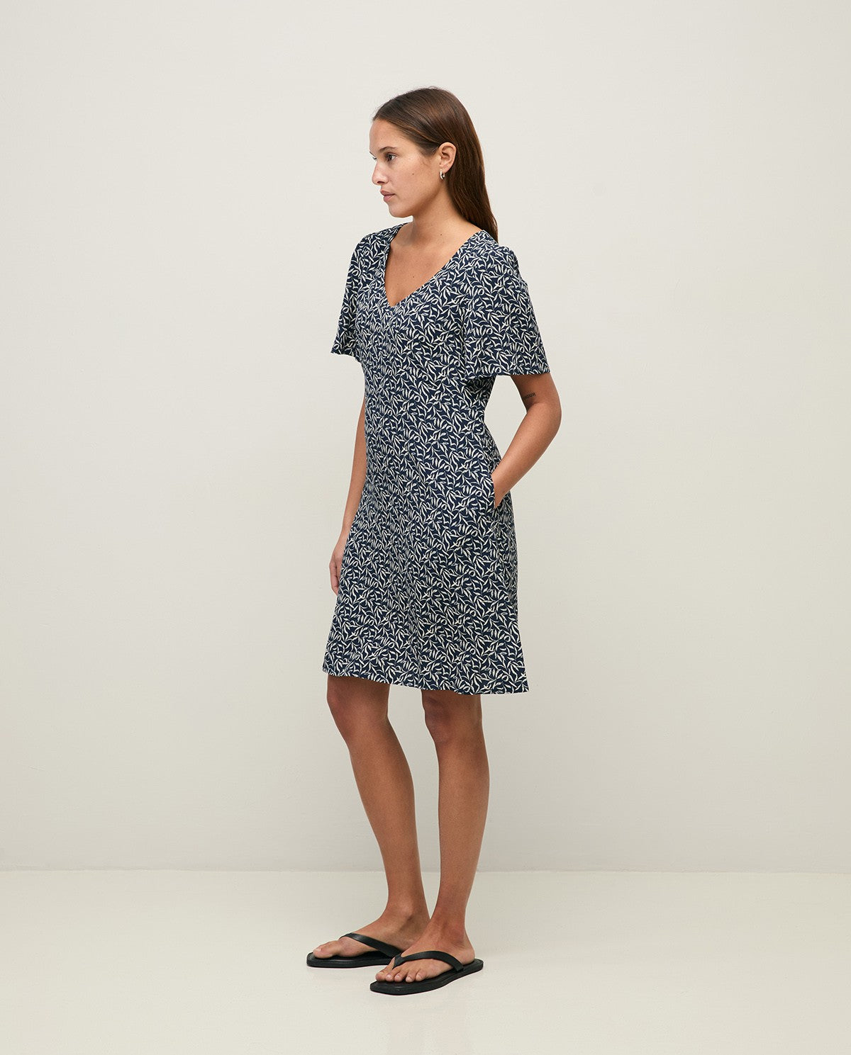 Yerse FLOWY MIDI DRESS WITH GEOMETRIC PRINT