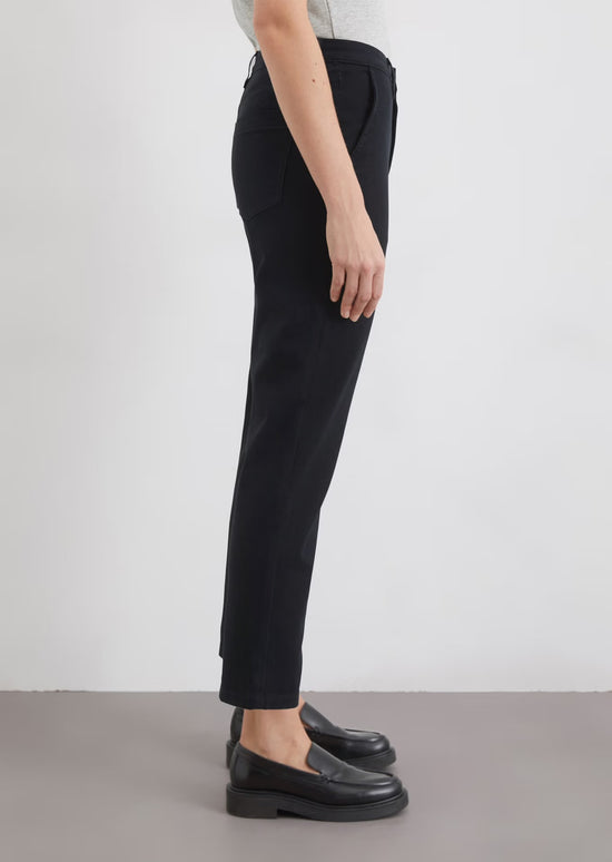 Load image into Gallery viewer, Marc O Polo PANTS MODEL IVA BOYFRIEND CROPPED MADE FROM A SOFT ORGANIC COTTON BLEND
