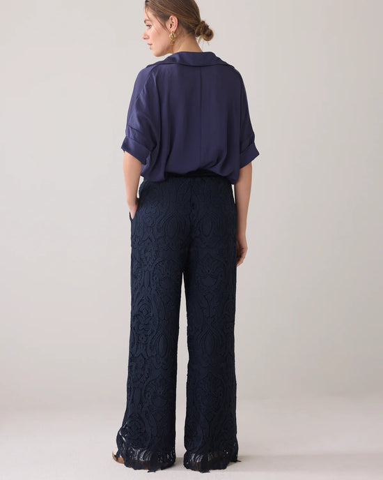 Load image into Gallery viewer, Summum Woman LACE LINED TROUSERS
