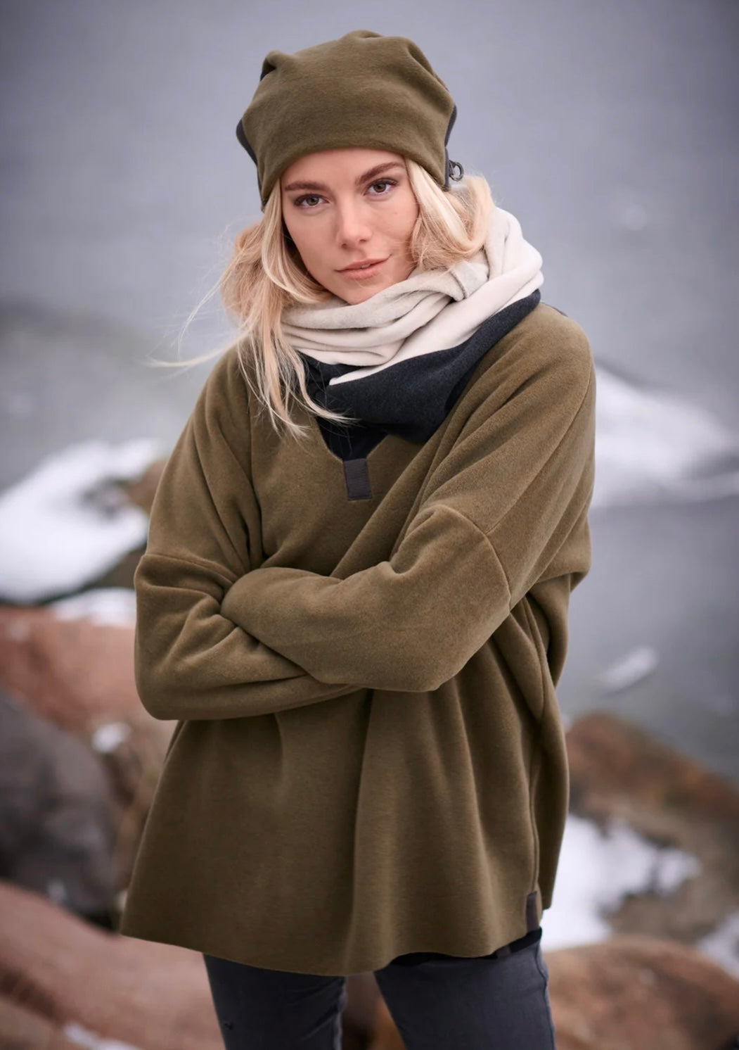 Henriette Steffensen TUBE SCARF PATCH | 4093 Soft black /Sand/Kit