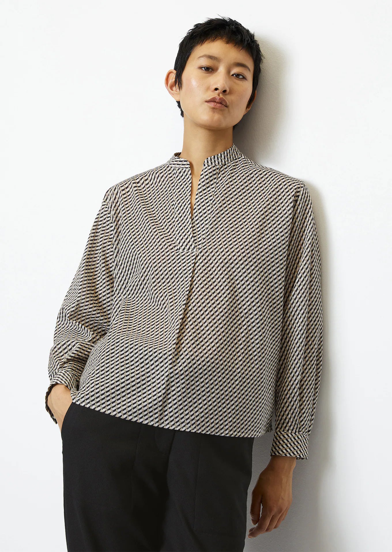 Load image into Gallery viewer, Marc O Polo LONG-SLEEVED BLOUSE REGULAR WITH ALL-OVER PRINT MADE FROM SILKY TOUCH VOILE QUALITY
