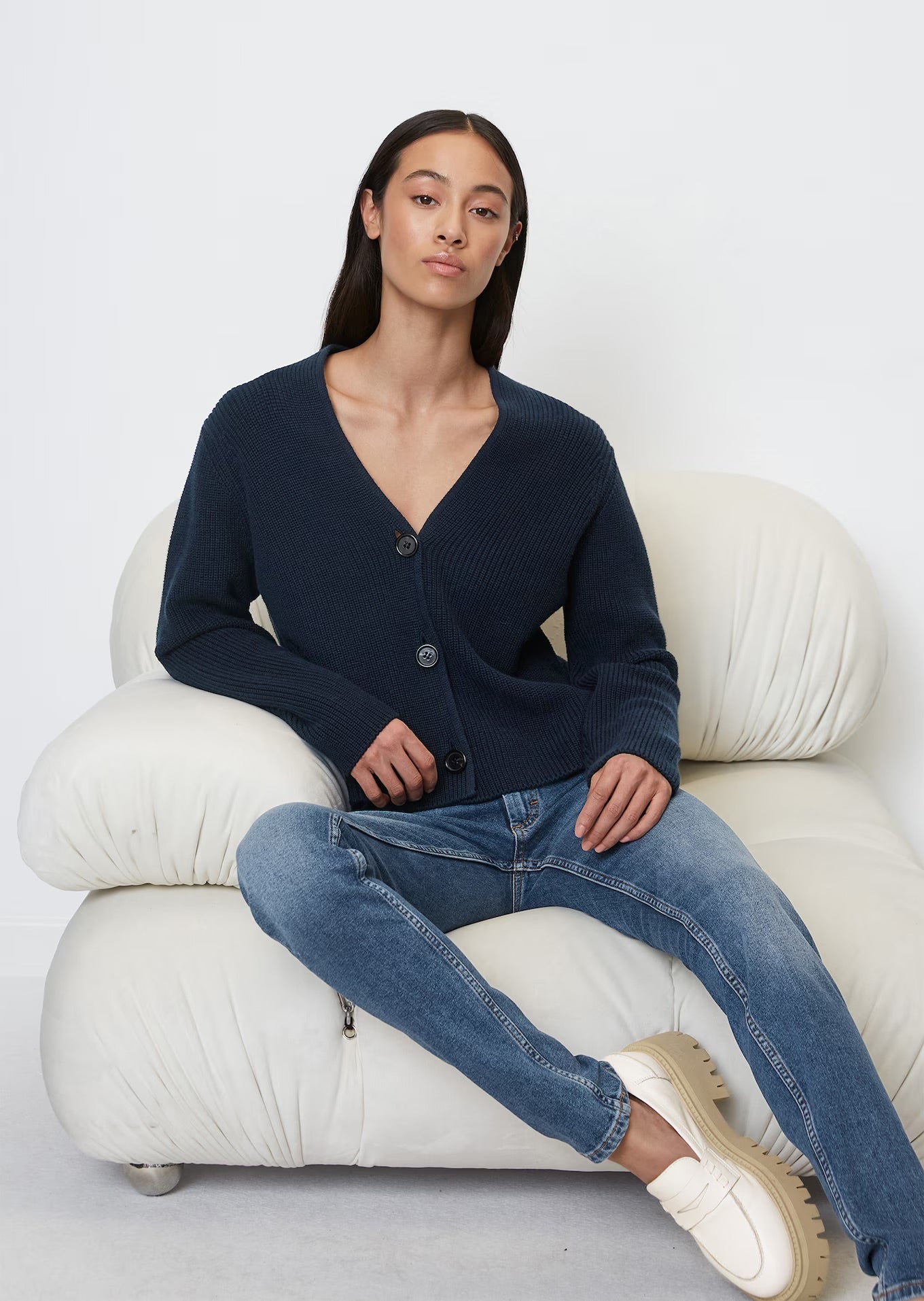 Marc O Polo CROPPED V-NECK CARDIGAN IN A RELAXED FIT MADE OF HEAVY-WEIGHT ORGANIC COTTON